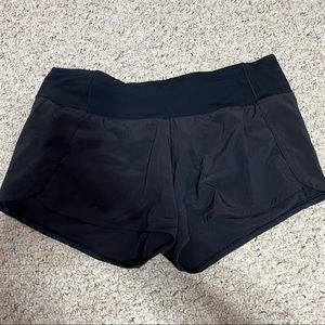 BLACK LULULEMON SPEED UP SHORT 4”!!